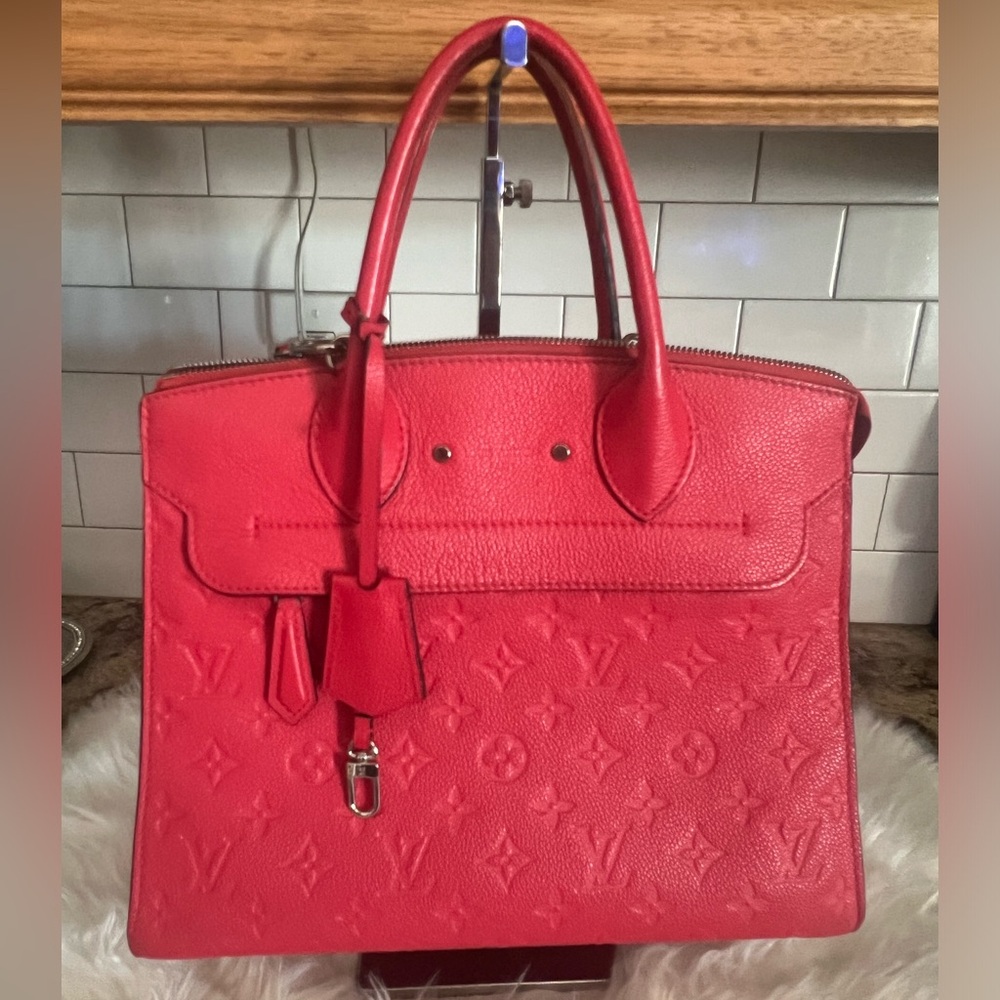 LOUIS VUITTON Pont Neuf MM
Empreinte Leather Shoulder Bag